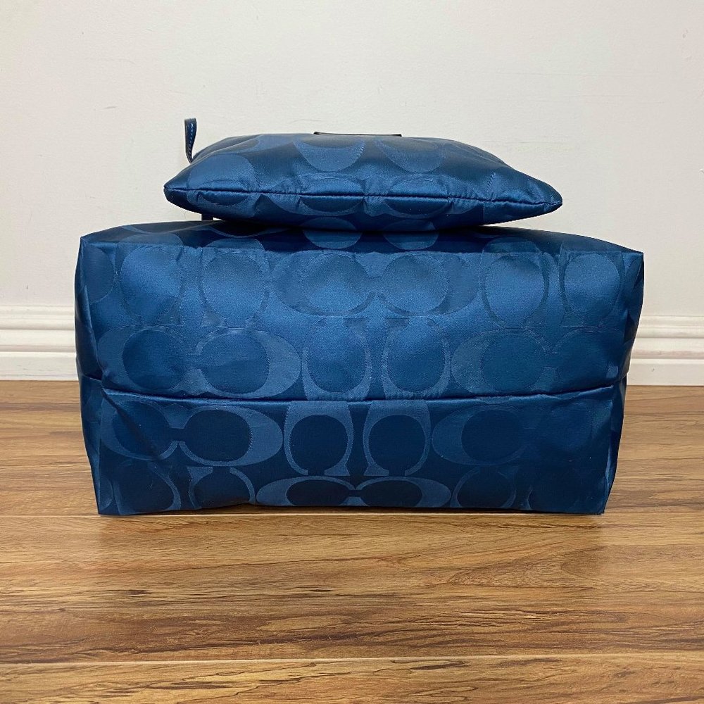 ❤️❤️SOLD❤️❤️Coach Sig Nylon Bag & Snap Pouch💙 - Picture 5 of 16